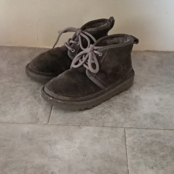 UGG boots size 13 de niño - Picture 2 of 5